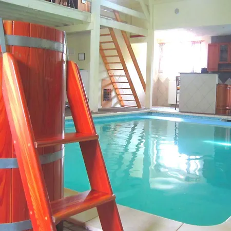 Tranquil Escape, Sourbrodt Дом отдыха *